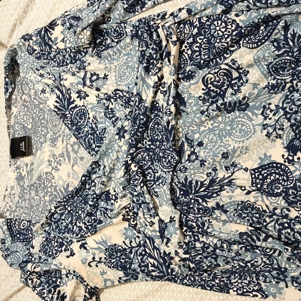 Women's petite long sleeve top